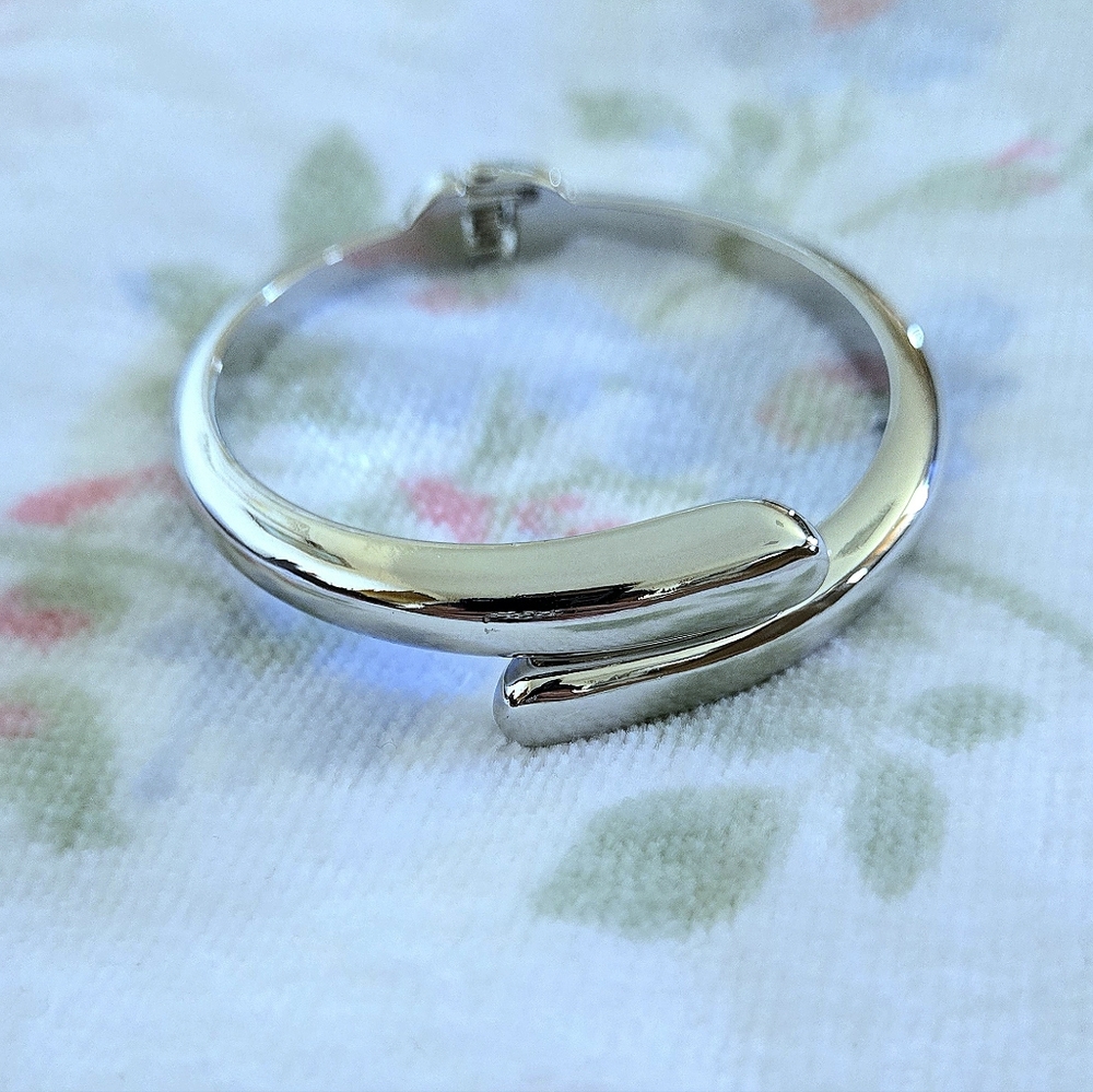 House🏠 of Harlow 1960 Silver🤍 Bypass Cuff Bracelet - NWT - Picture 2 of 16